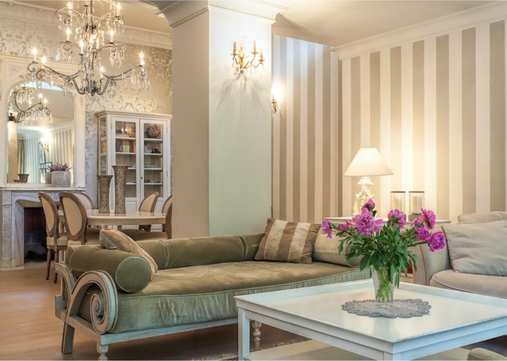 2000s: Shabby chic, vintage, and crystal chandeliers